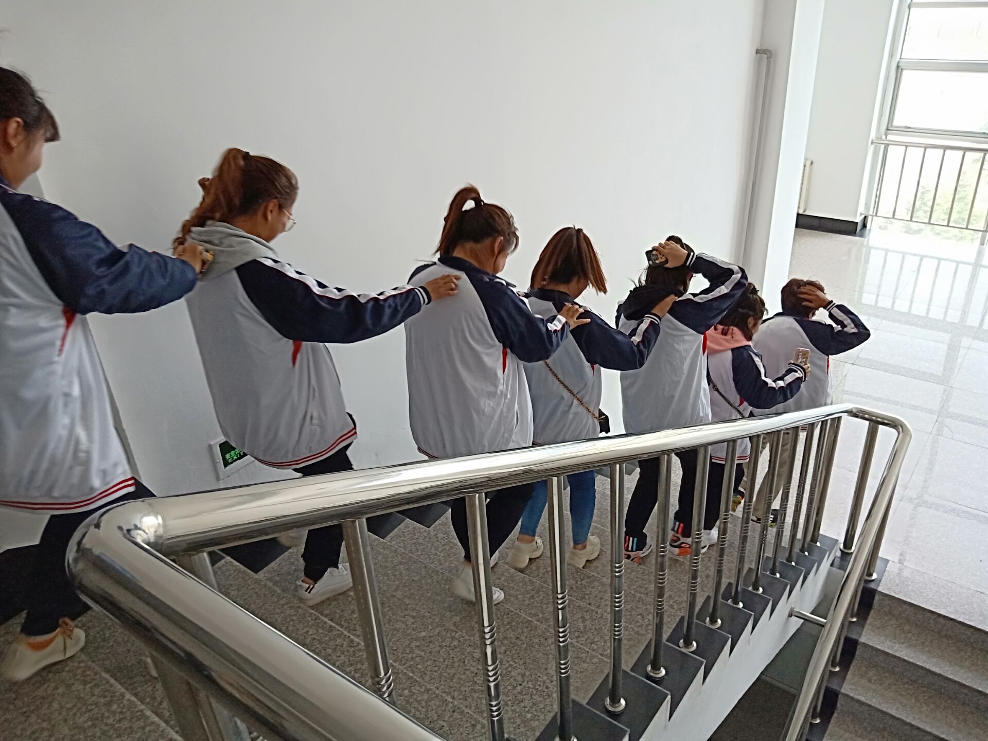 科学使者走进伊春职业学院 科学使者走进伊春职业学院