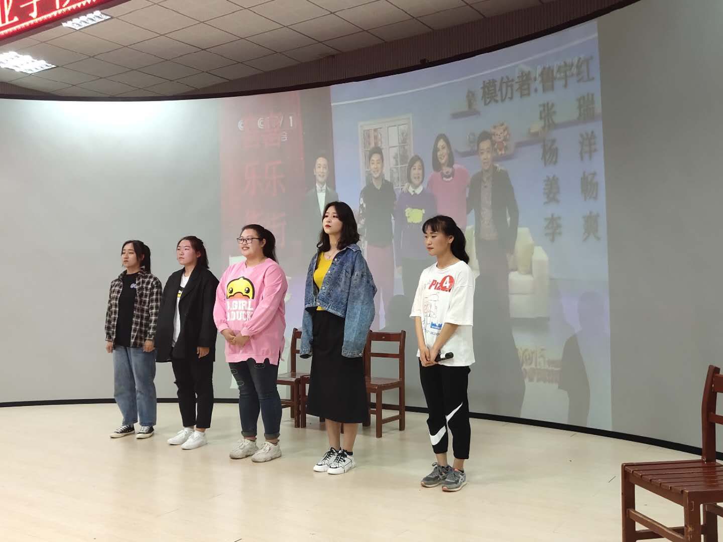 旅游商务学院成功举办“超级模仿秀”大赛 旅游商务学院成功举办“超级模仿秀”大赛