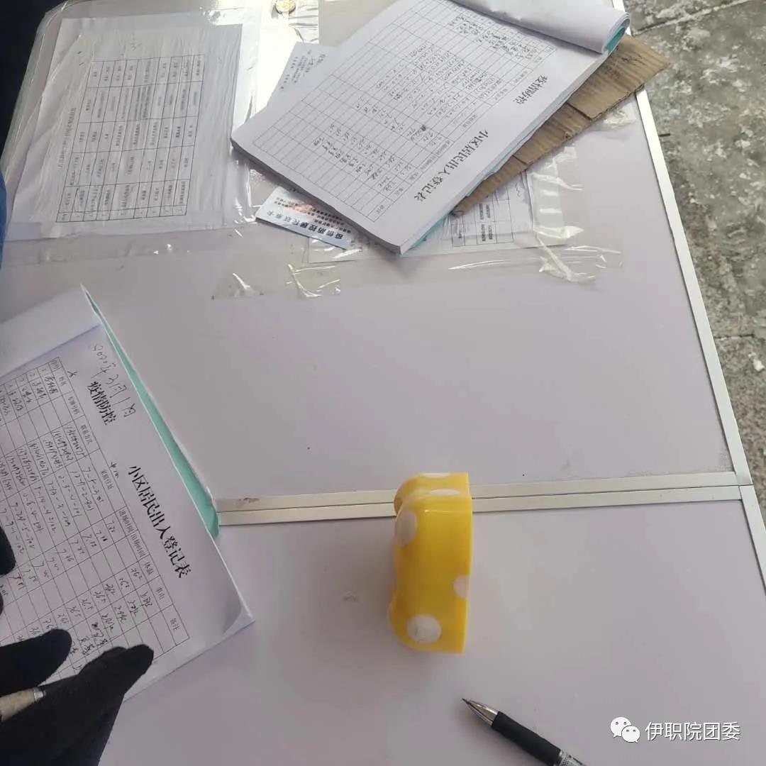 职院学子用实际行动践行“雷锋”精神 职院学子用实际行动践行“雷锋”精神