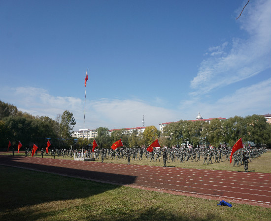 我校举行2018级新生军训汇报暨总结表彰大会 我校举行2018级新生军训汇报暨总结表彰大会