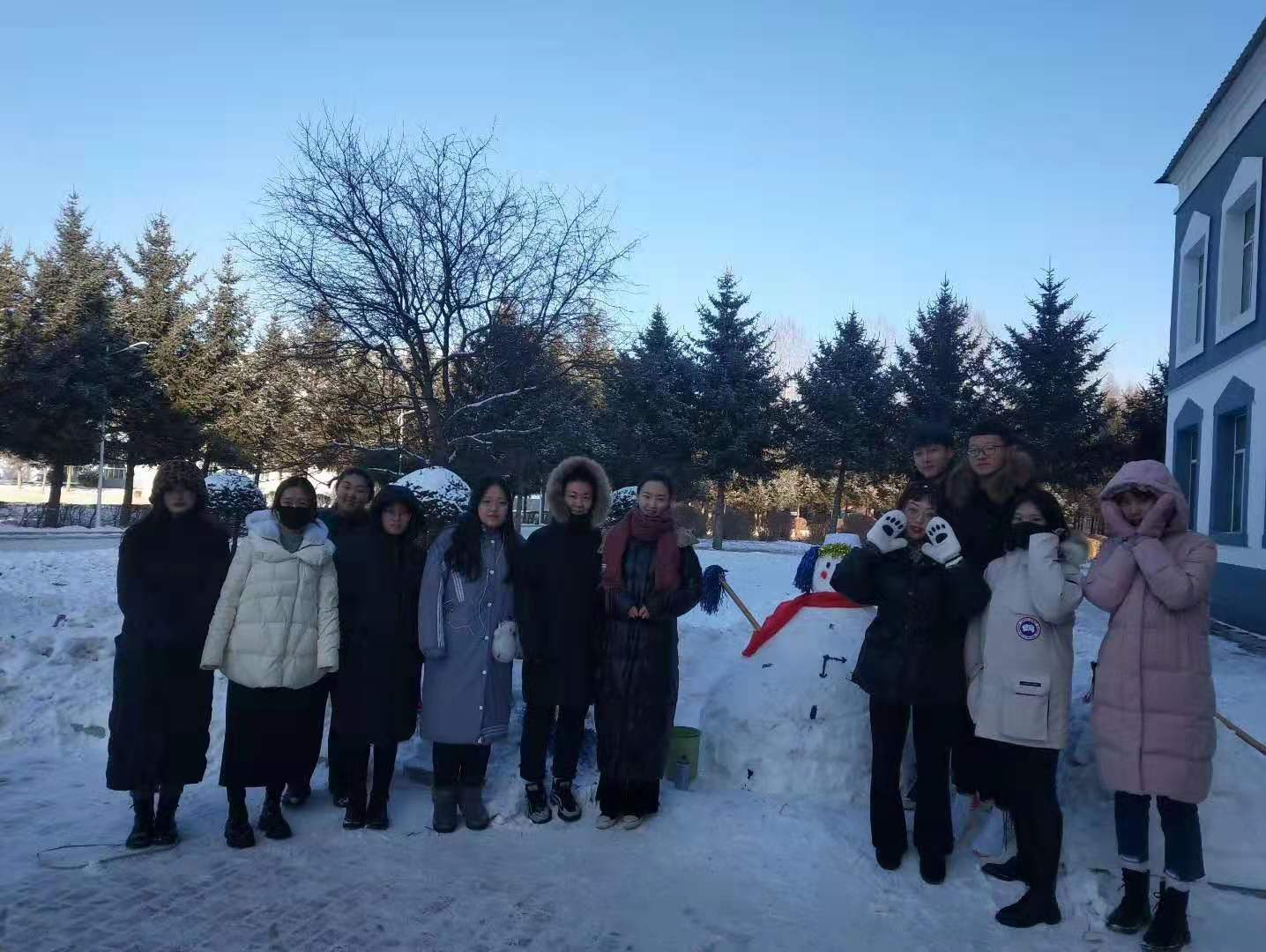冰雪校园_欢乐你我----医学技术学院雪雕大赛 冰雪校园_欢乐你我----医学技术学院雪雕大赛