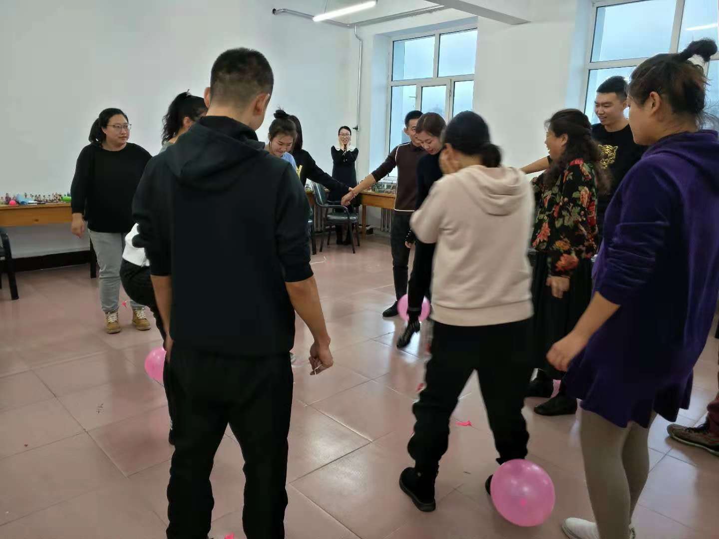 我校举办“科学减压_促进心理健康”团体心理训练活动 我校举办“科学减压_促进心理健康”团体心理训练活动