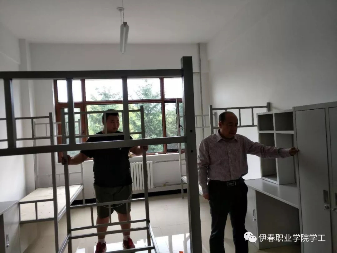 莺迁乔木_燕入高楼_同心协力_众志成城-_我校顺利完成第四学生公寓调整搬迁任务 莺迁乔木_燕入高楼_同心协力_众志成城-_我校顺利完成第四学生公寓调整搬迁任务