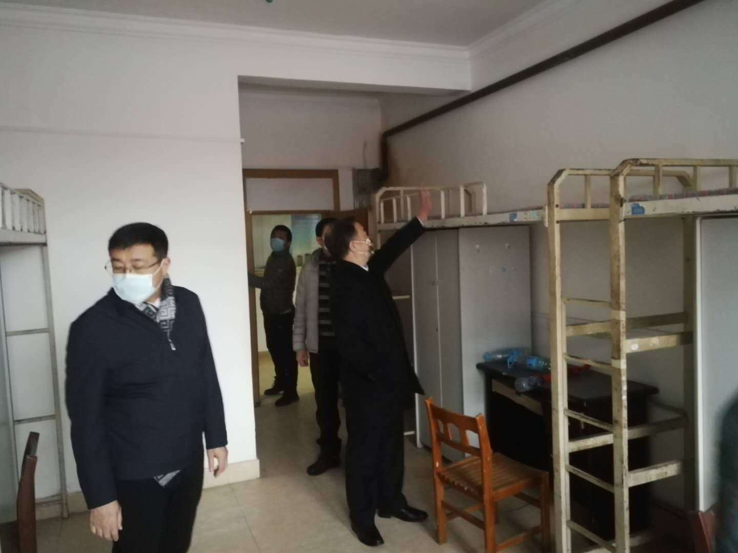 校领导走访慰问留学生_检查疫情防控工作落实情况 校领导走访慰问留学生_检查疫情防控工作落实情况