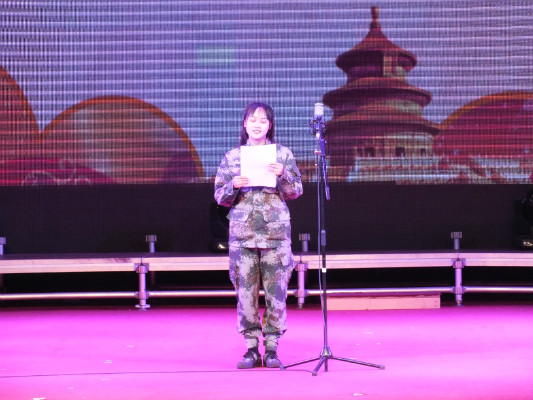 伊春职业学院举行2018年开学典礼暨庆国庆迎新生文艺演出 伊春职业学院举行2018年开学典礼暨庆国庆迎新生文艺演出