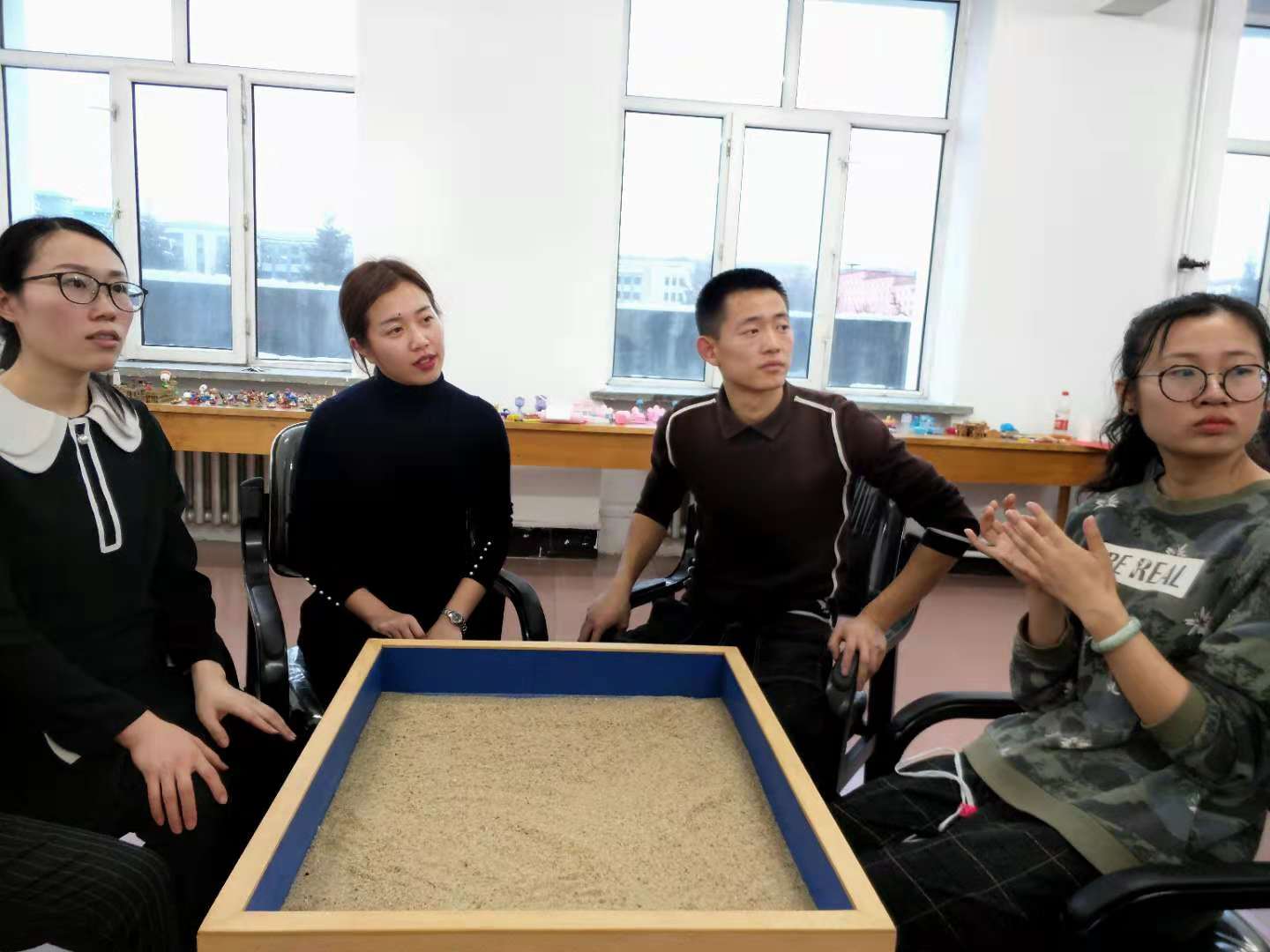 我校举办“科学减压_促进心理健康”团体心理训练活动 我校举办“科学减压_促进心理健康”团体心理训练活动