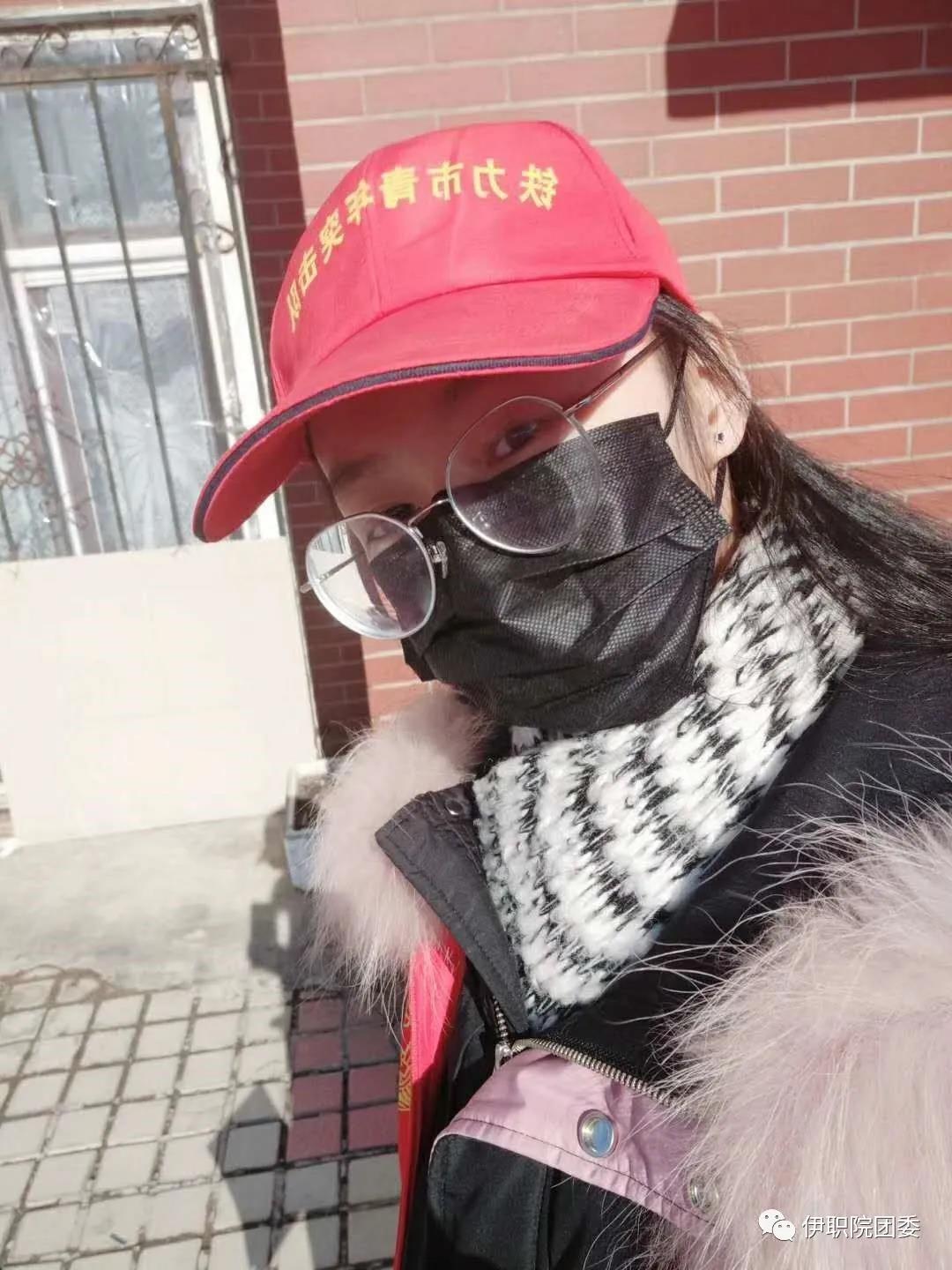 职院学子用实际行动践行“雷锋”精神 职院学子用实际行动践行“雷锋”精神