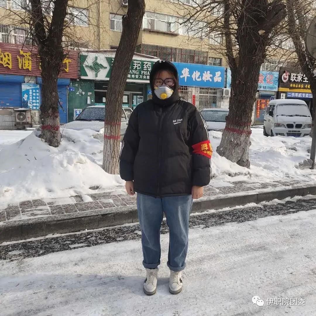 职院学子用实际行动践行“雷锋”精神 职院学子用实际行动践行“雷锋”精神