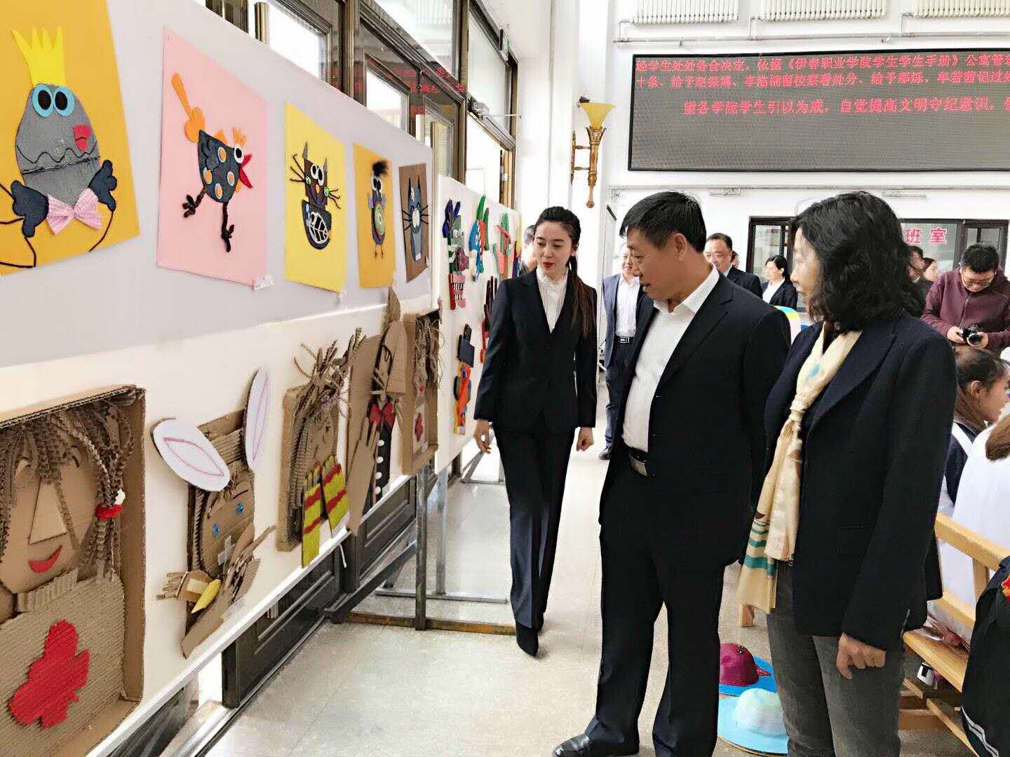 师范学院学前教育专业职业教育周活动之一幼儿园美术手工作品展圆满结束 师范学院学前教育专业职业教育周活动之一幼儿园美术手工作品展圆满结束
