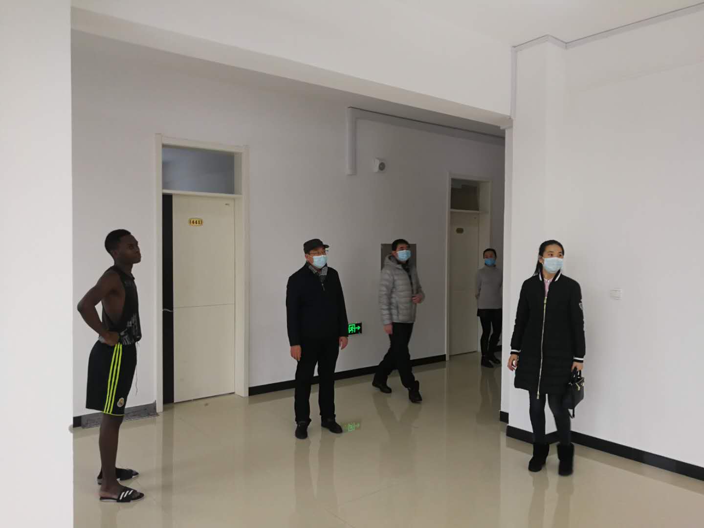 校领导走访慰问留学生_检查疫情防控工作落实情况 校领导走访慰问留学生_检查疫情防控工作落实情况