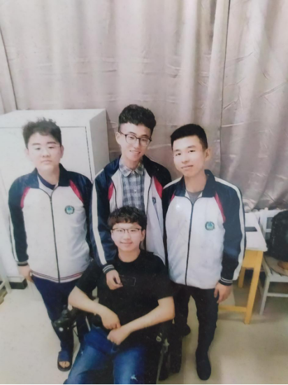 爱心满校园