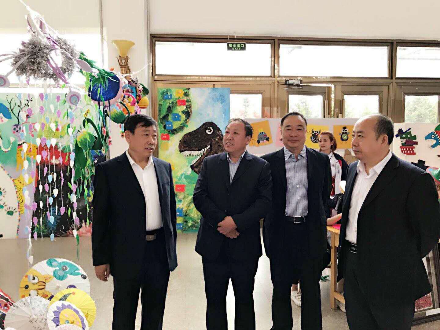 师范学院学前教育专业职业教育周活动之一幼儿园美术手工作品展圆满结束 师范学院学前教育专业职业教育周活动之一幼儿园美术手工作品展圆满结束