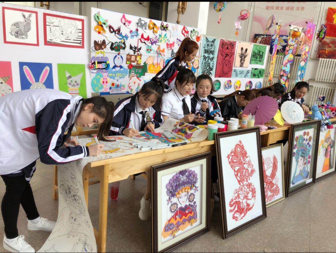 师范学院学前教育专业职业教育周活动之一幼儿园美术手工作品展圆满结束 师范学院学前教育专业职业教育周活动之一幼儿园美术手工作品展圆满结束