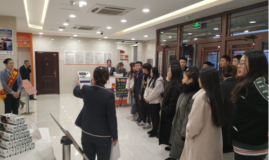 哈尔滨银行与伊春职业学院成功举办“携手相伴,哈行与您共成长”校园主题活动 哈尔滨银行与伊春职业学院成功举办“携手相伴,哈行与您共成长”校园主题活动