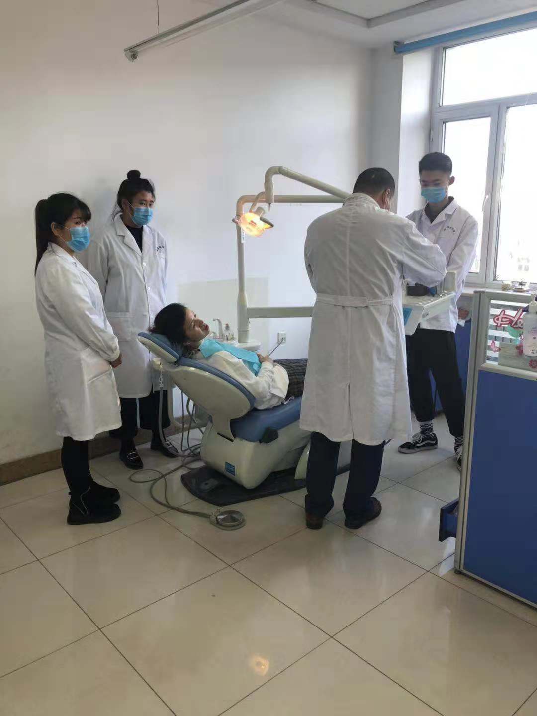 医学技术学院学生课间见习情况